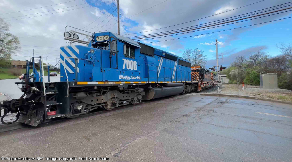 WE 7006 & Co. are now shoving up the Wheeling Connection.